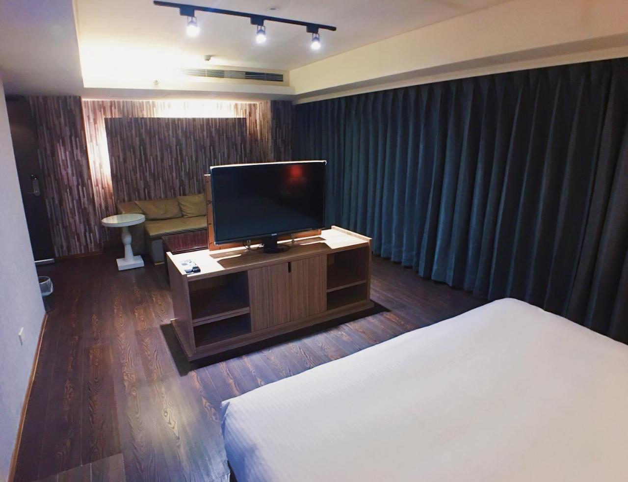 Love Hotel Taipei Exterior photo